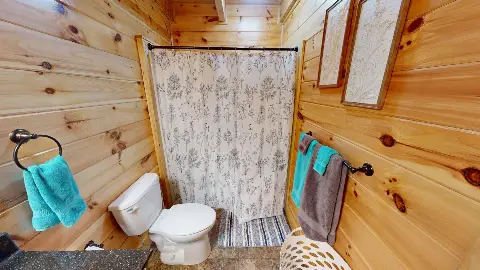 Bathroom with shower curtain and turquoise towels